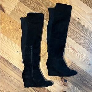 Chinese Laundry Black Heeled Boots with Slouchy Design and Soft Material